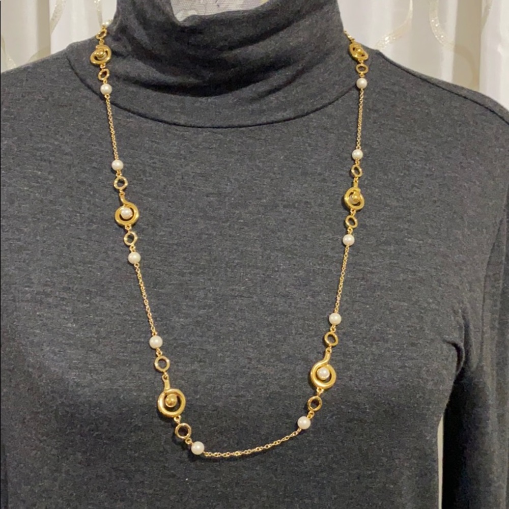 Ann Taylor Pearl gold necklace